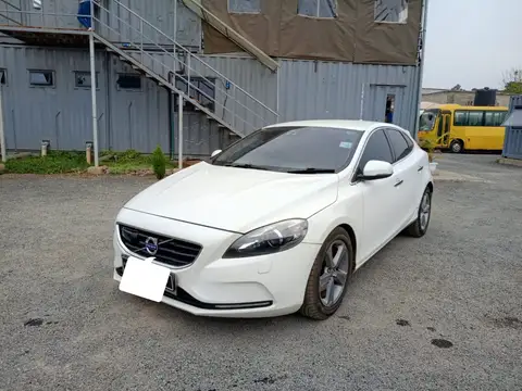 Volvo V40 T4