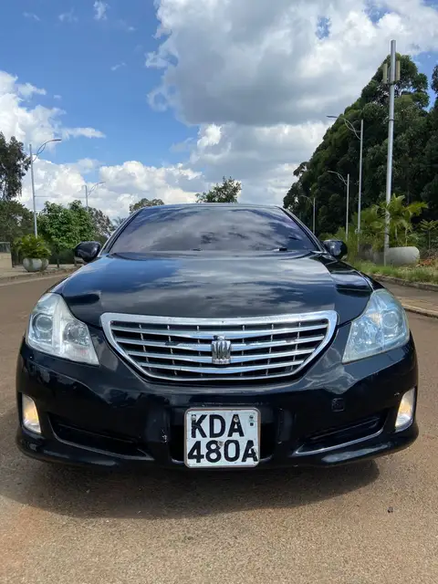 Toyota Crown 2.4 Royal saloon