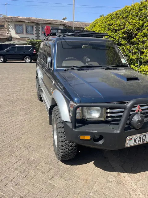 Mitsubishi Pajero V46