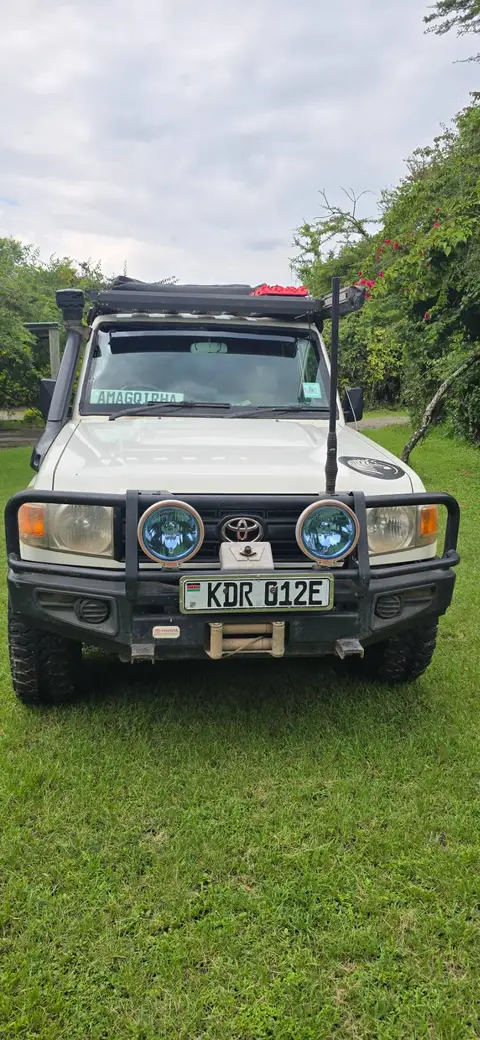 Toyota Land Cruiser 76